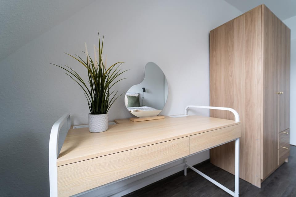 Business facilities, Decorative detail