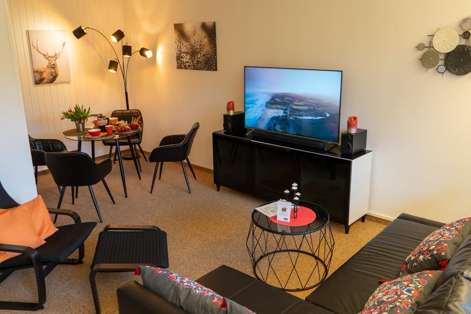TV and multimedia, Living room, Dining area