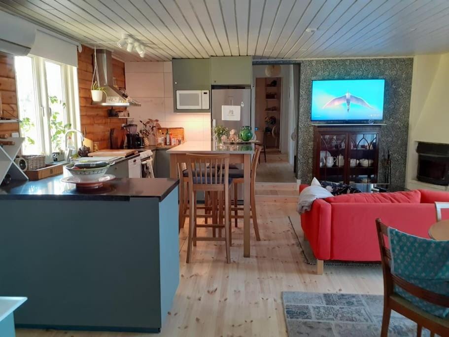 Stunning6B2B views,jacuzzi,sauna Villa in Stockholm County