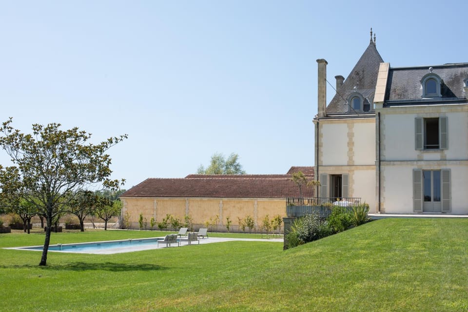 Etablissement de charme à 10 minutes des Châteaux viticoles Villa in France