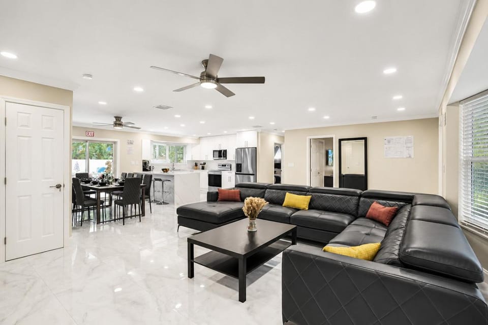 TV and multimedia, Kitchen or kitchenette, Living room, Dining area