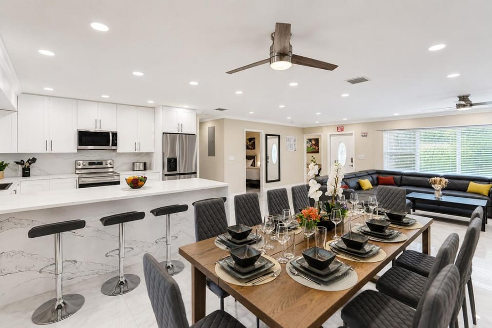 Kitchen or kitchenette, Living room, Dining area