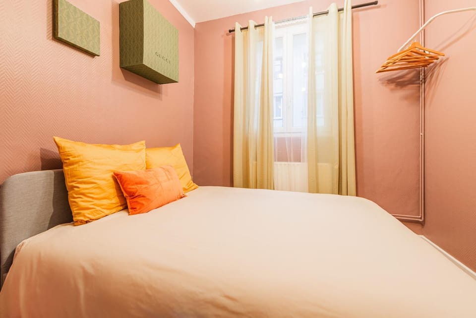 Bed, Bedroom