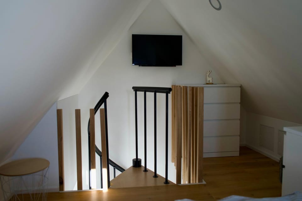 TV and multimedia, Photo of the whole room, Bedroom