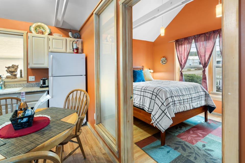 Dining area, Bedroom