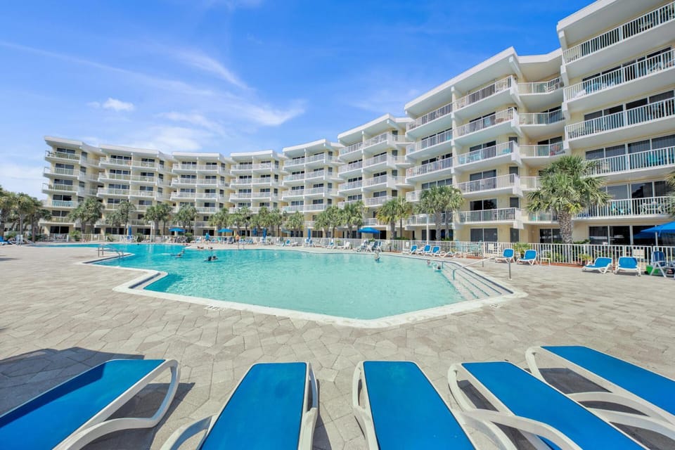 Destin West Gulfside 304 Two Bedroom with Bunks!!! Lazy River!! House in Okaloosa Island