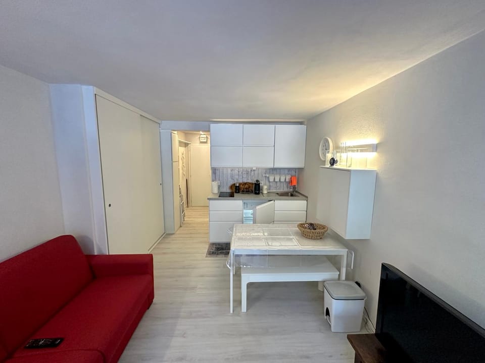 Kitchen or kitchenette, Living room, Seating area, Dining area, wardrobe
