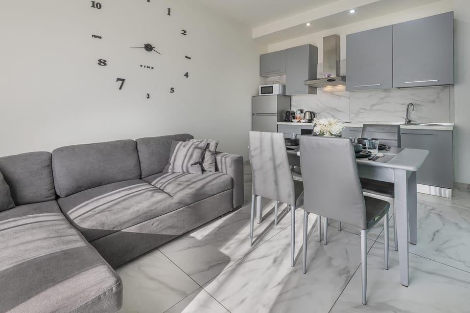 Kitchen or kitchenette, Living room