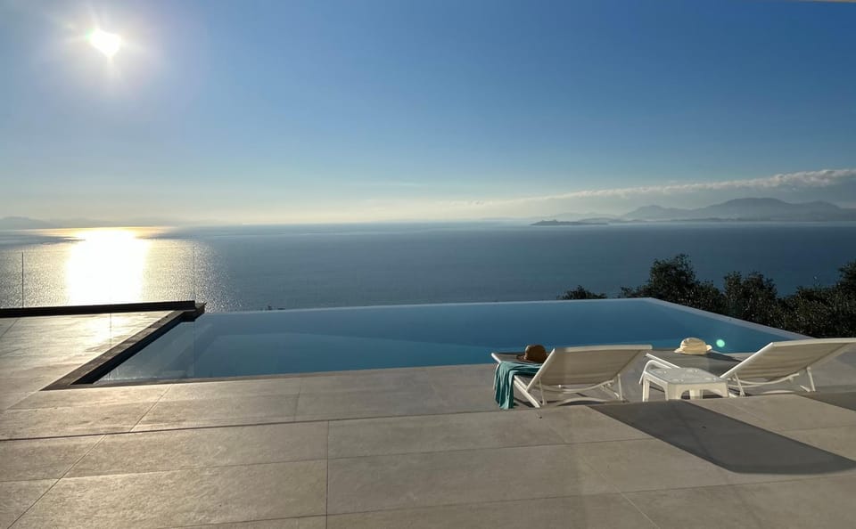 Pool view, Sea view, Swimming pool, sunbed