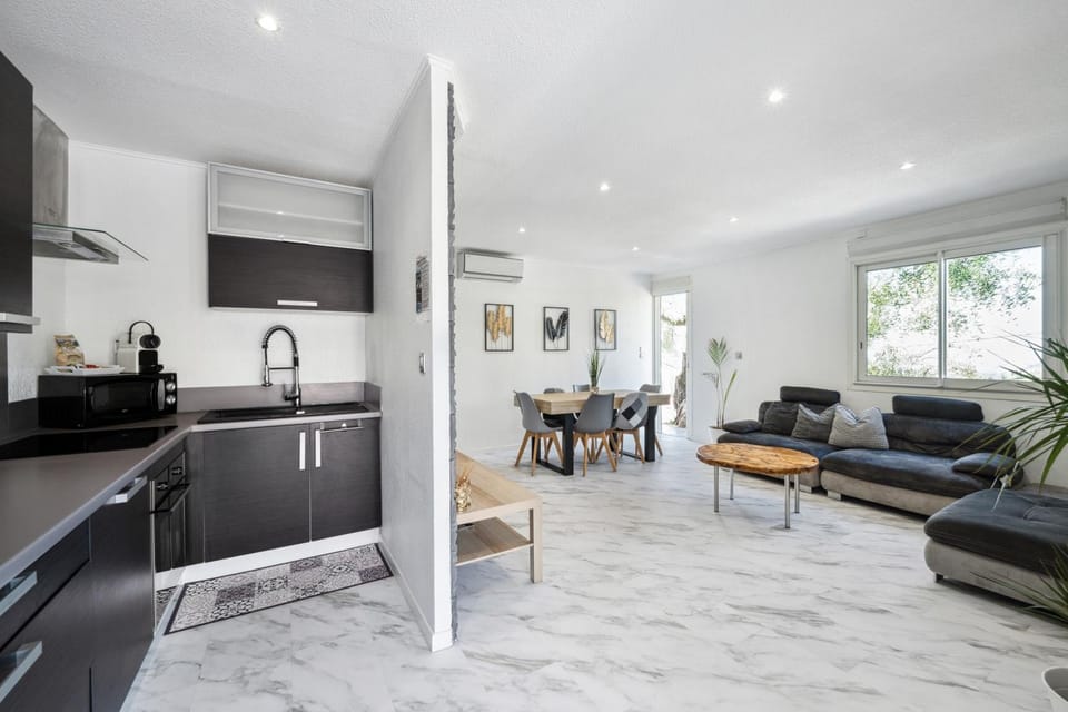 Villa vue mer, terrasse et spa Villa in 06340 La Trinité, France