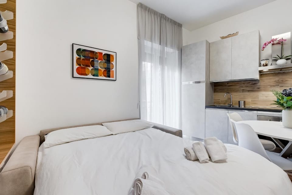 Ciampino Luxe -15min Termini, Airport and Train Station - Apartment in Rome