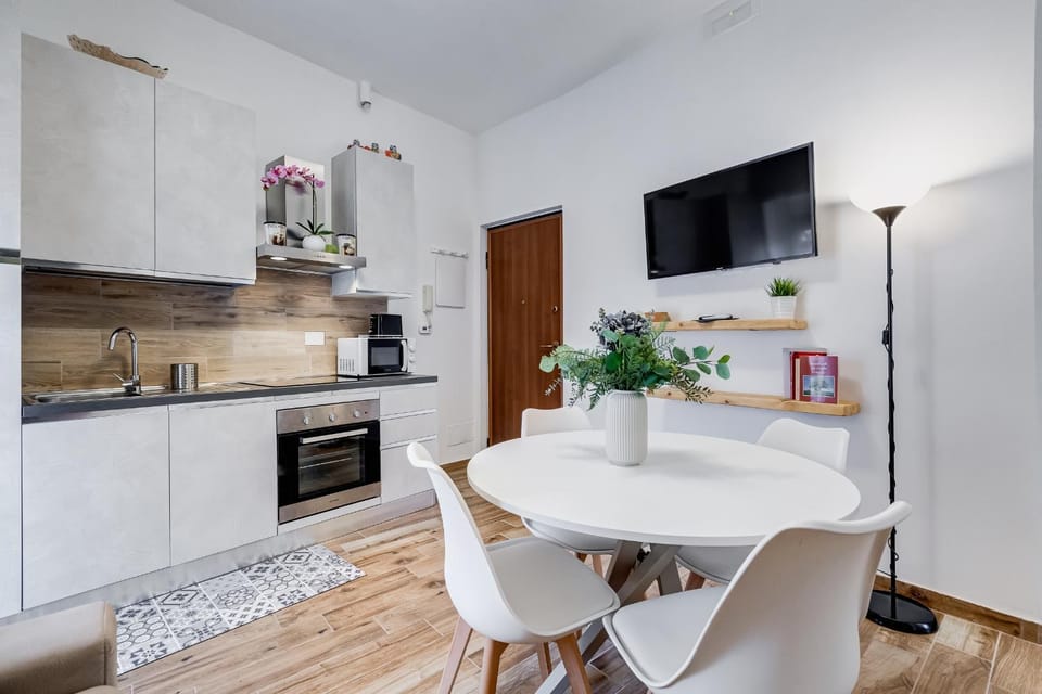 Ciampino Luxe -15min Termini, Airport and Train Station - Apartment in Rome