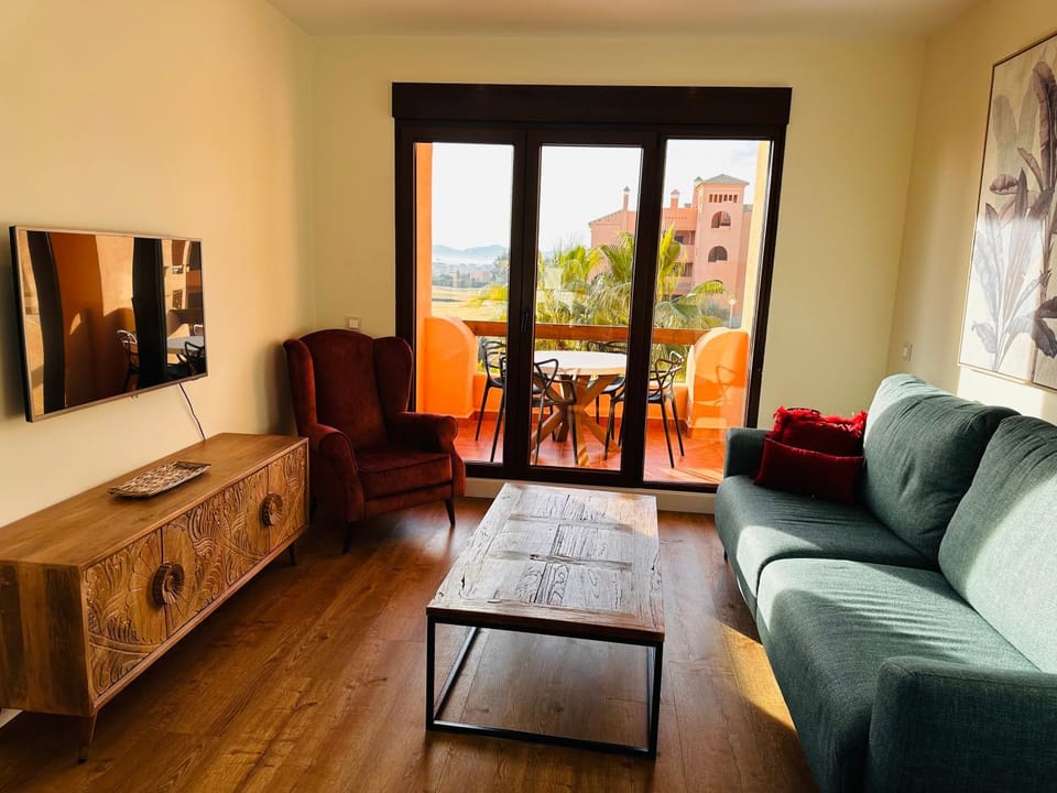 Communal lounge/ TV room, TV and multimedia, Living room, Evening entertainment