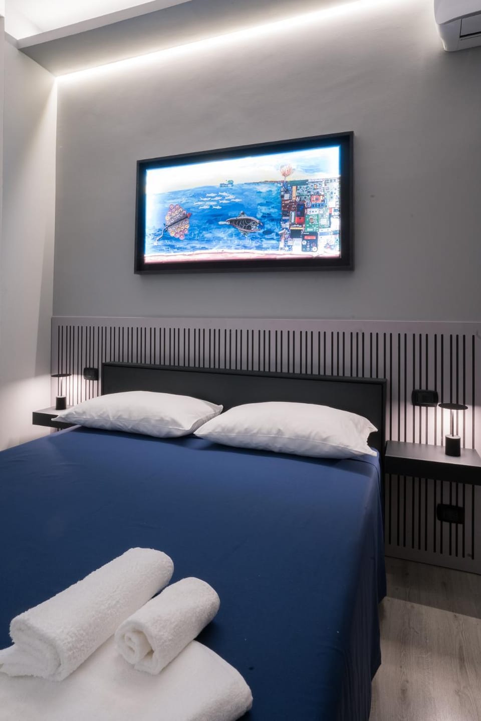 Bedroom, locker, air conditioner