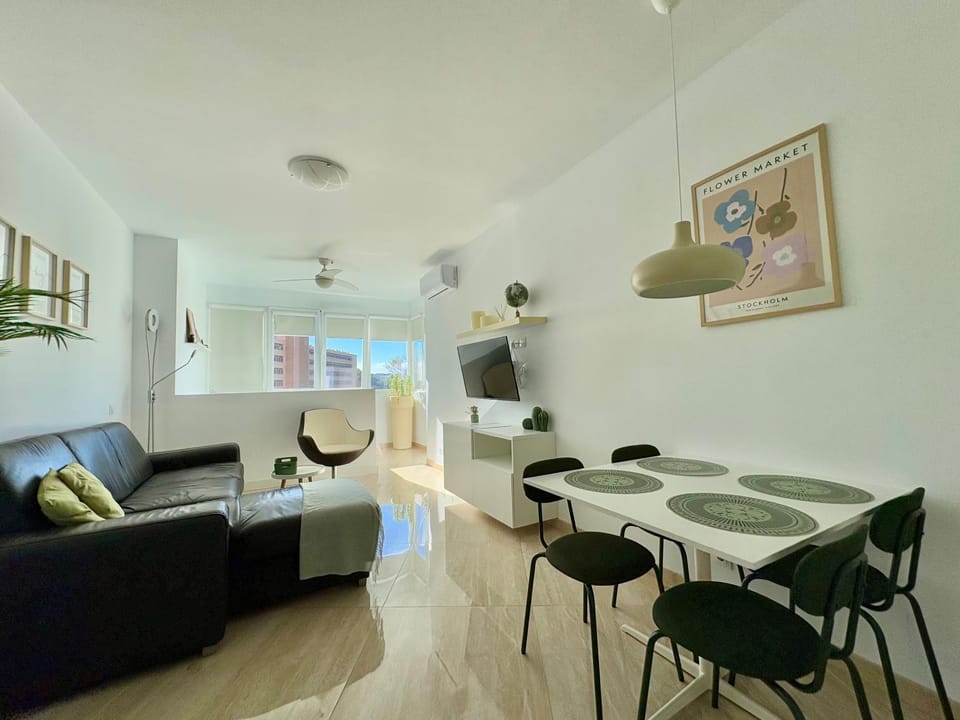 Communal lounge/ TV room, TV and multimedia, Dining area