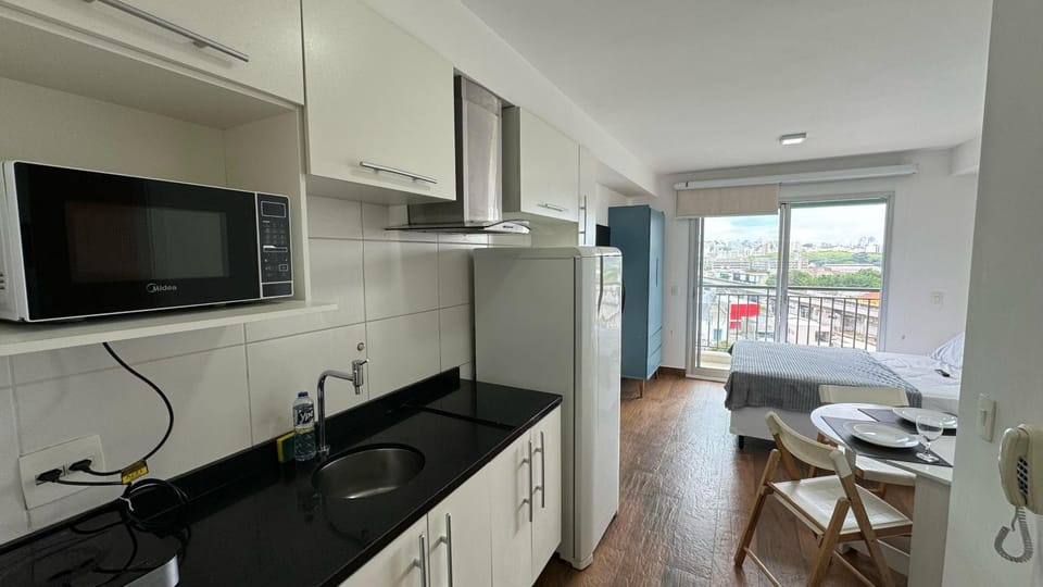 Kitchen or kitchenette, Dining area, minibar, stove