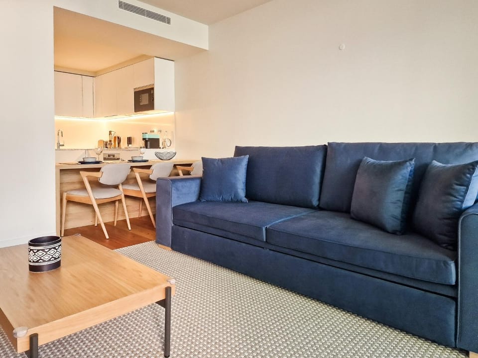Kitchen or kitchenette, Living room, Seating area, Dining area, minibar