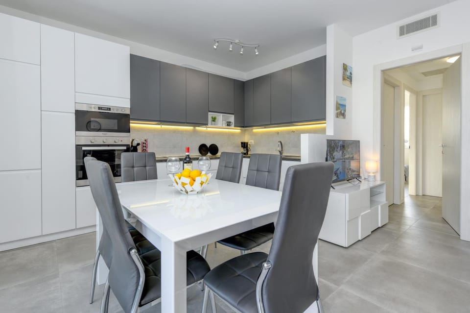 Kitchen or kitchenette, Living room, Dining area, minibar, pet friendly, toaster