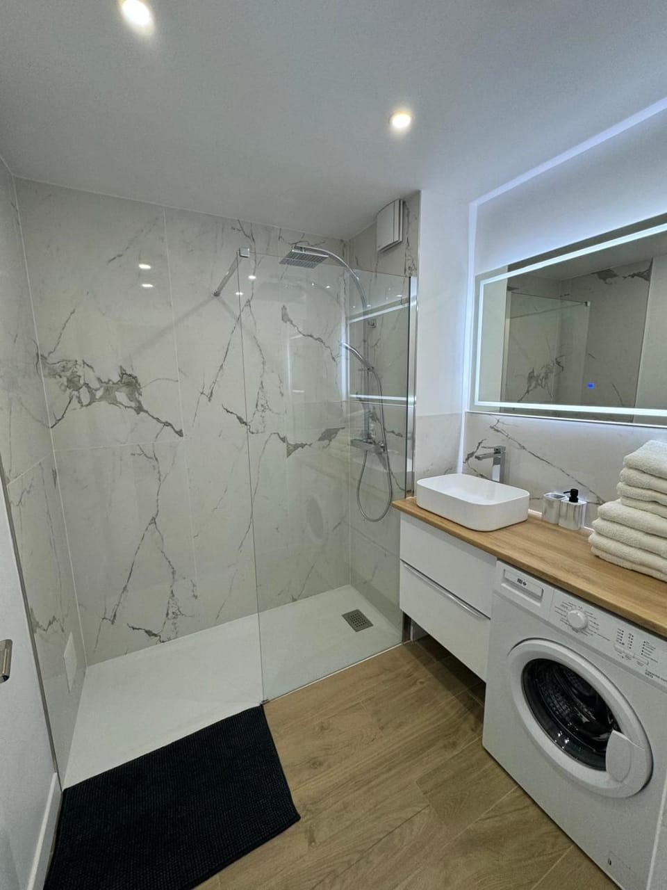 Shower, Bathroom, towels, washing machine