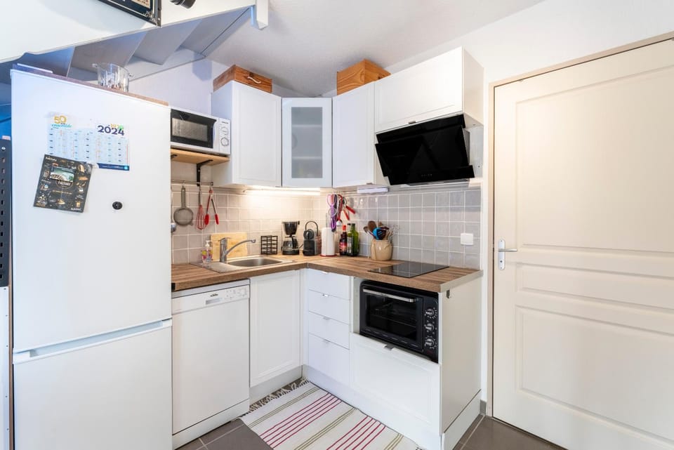 Kitchen or kitchenette, Living room