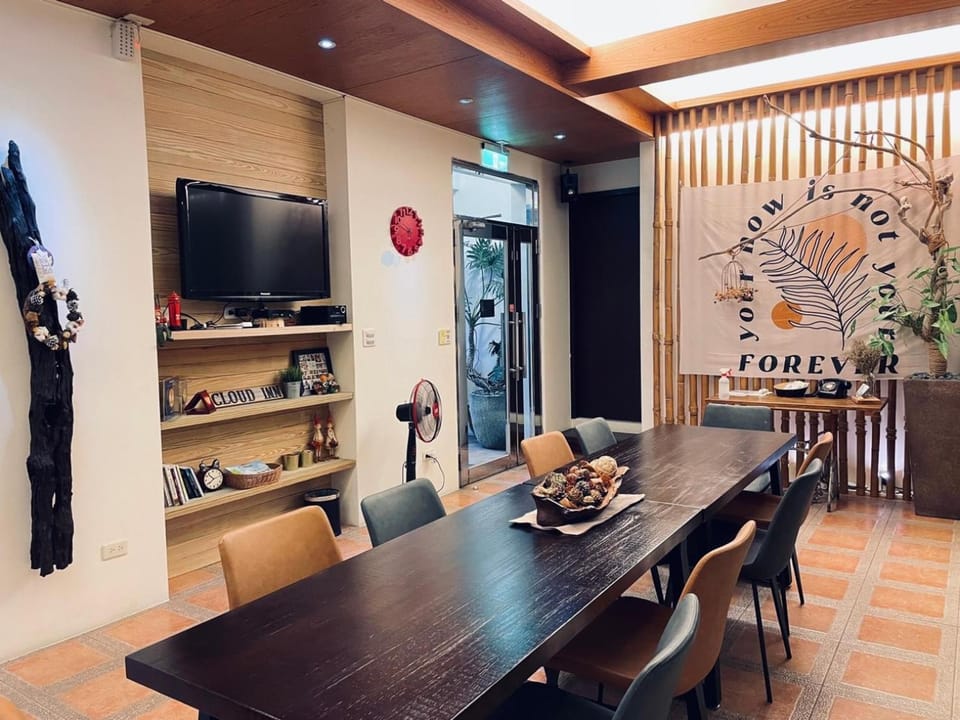 Communal lounge/ TV room, TV and multimedia, Living room
