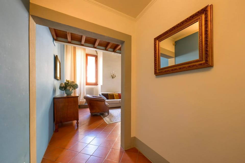 Bed, Living room, Photo of the whole room, Seating area, Bedroom