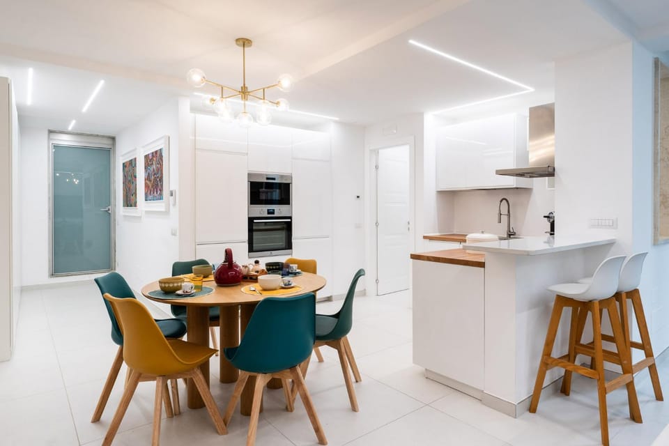 Kitchen or kitchenette, Dining area, oven, stove