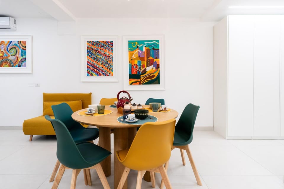 Living room, Seating area, Dining area