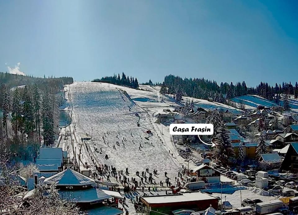 Nearby landmark, Day, Natural landscape, Bird's eye view, Winter, Skiing, Skiing, View (from property/room), Landmark view, Mountain view, Mountain view, Parking