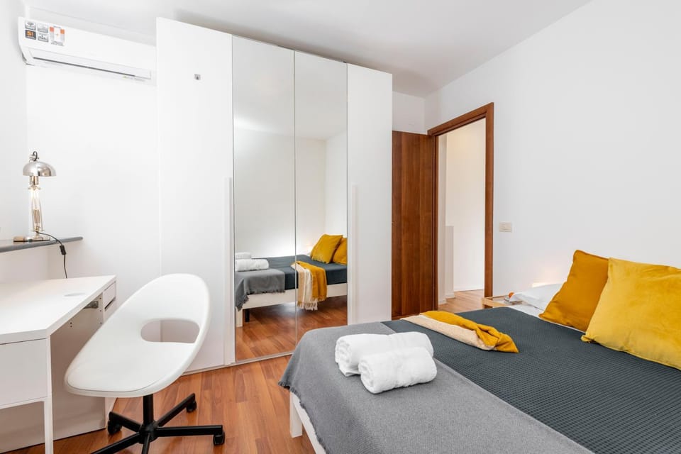 Bed, Balcony/Terrace, Bedroom, wardrobe, air conditioner