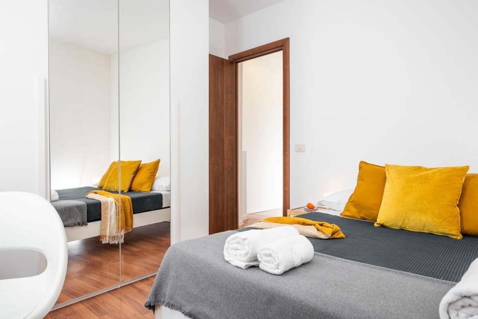 Bed, Balcony/Terrace, Bedroom, wardrobe, air conditioner