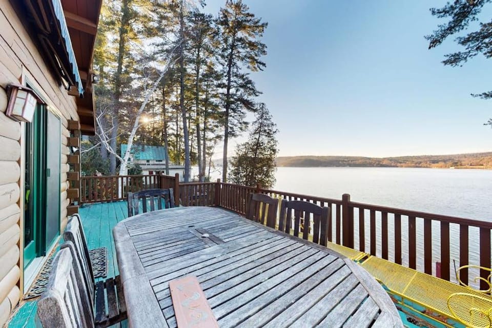 Lake Bomoseen Log Cabin Cabin in Lake Bomoseen