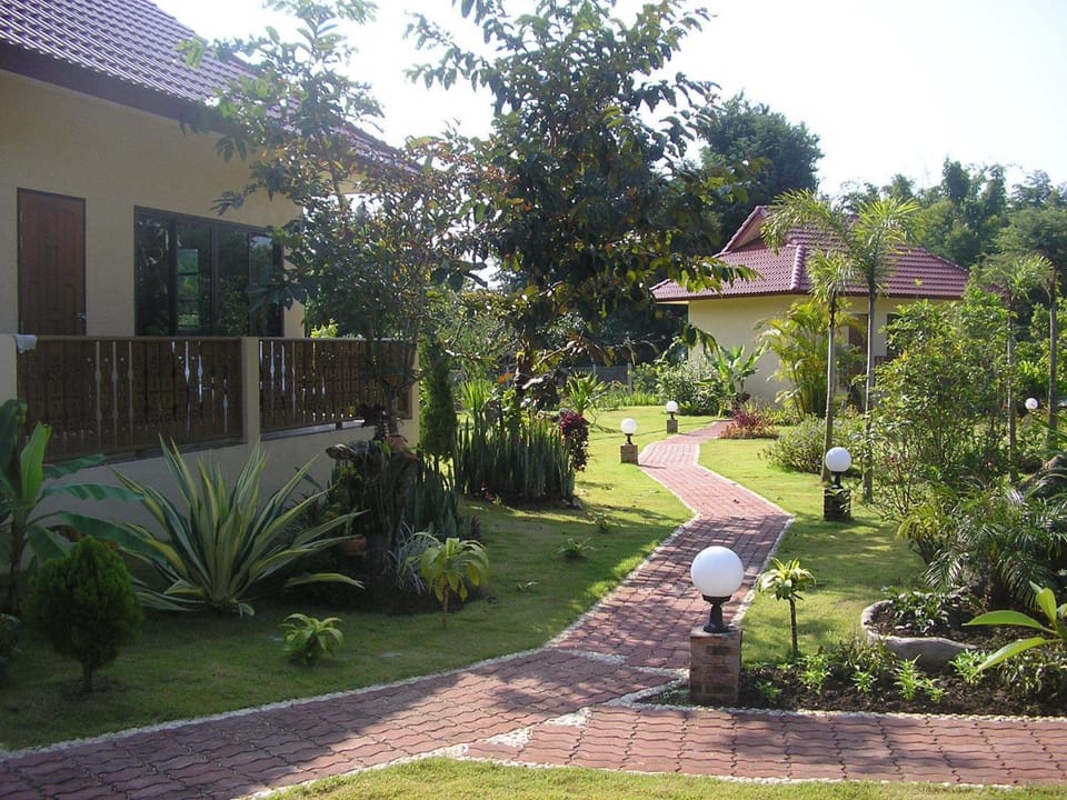 Facade/entrance, Garden