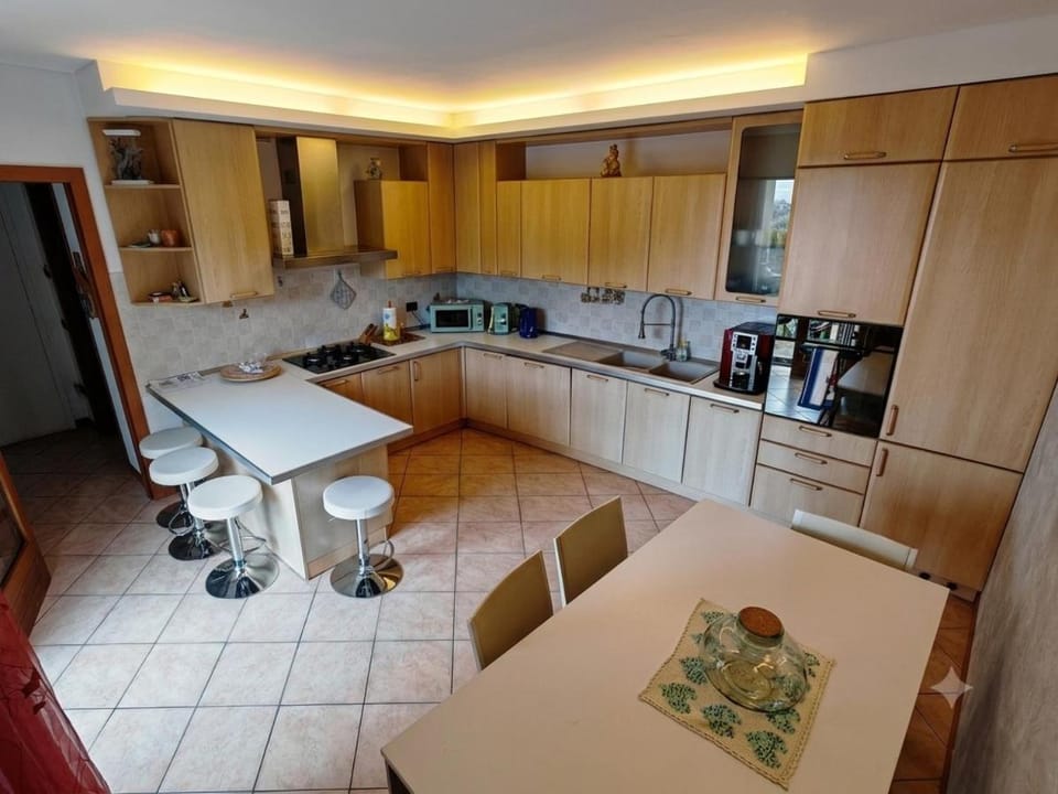 Kitchen or kitchenette, Dining area, dishwasher, oven, stove, toaster