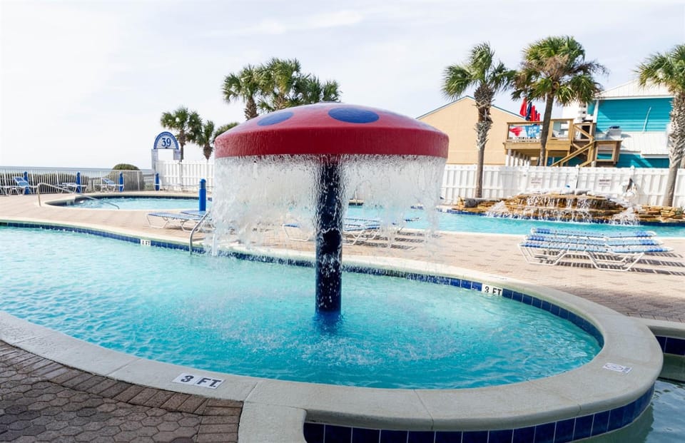 Beachfront Free Beach Service Majestic 5th floor-Pcb Apartment in Long Beach