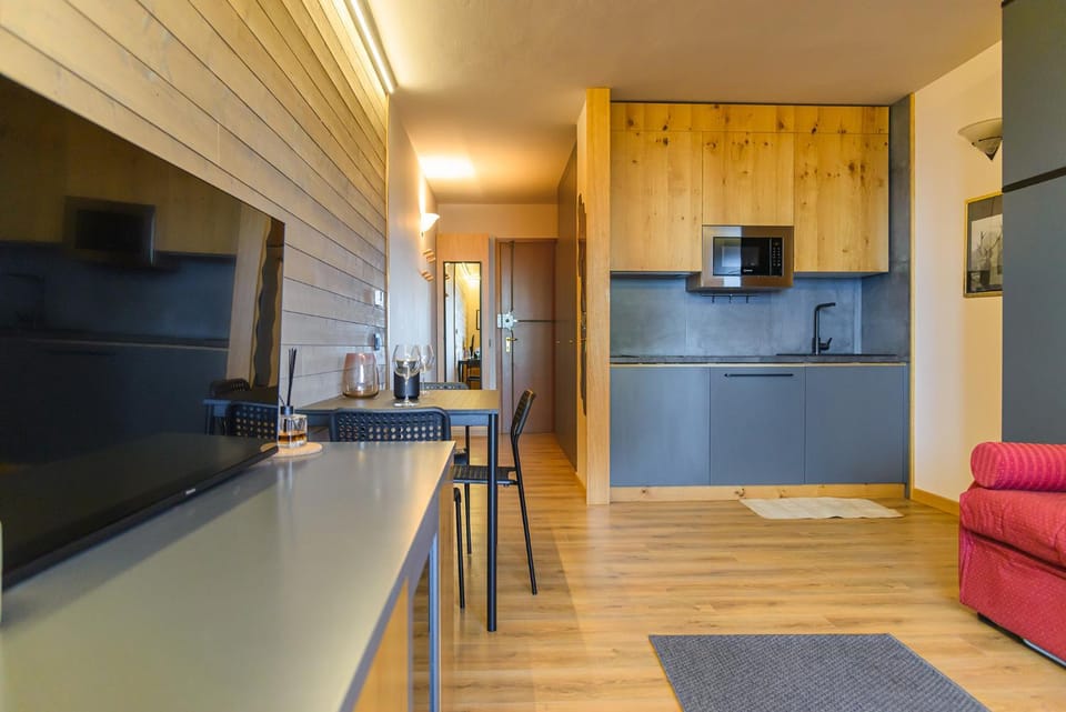 Kitchen or kitchenette, Living room, Dining area, oven, stove