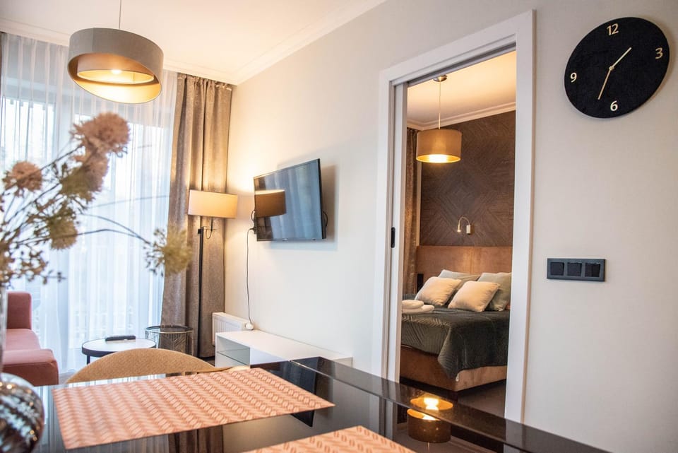 TV and multimedia, Living room, Photo of the whole room, Bedroom