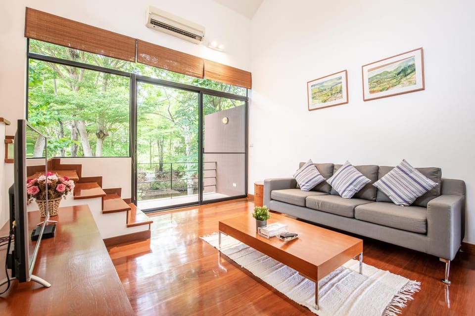 Bathroom, Balcony/Terrace, Living room, Photo of the whole room, Decorative detail, Seating area
