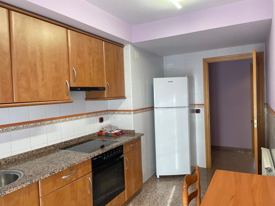 Kitchen or kitchenette, pet friendly, stove