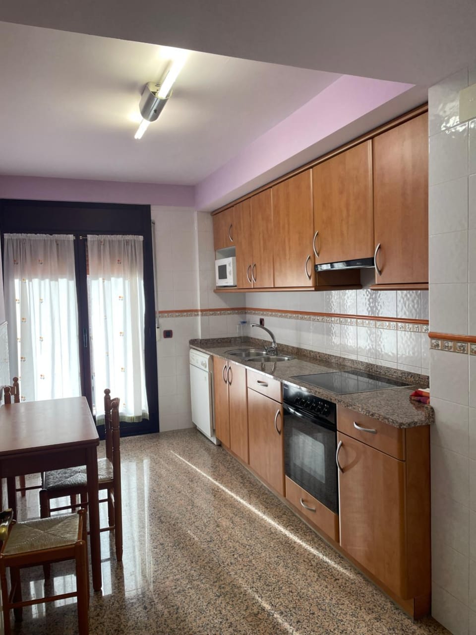 Kitchen or kitchenette, pet friendly, stove