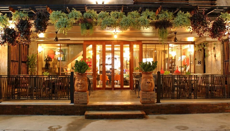 Property building, Restaurant/places to eat, Facade/entrance, Night, American breakfast