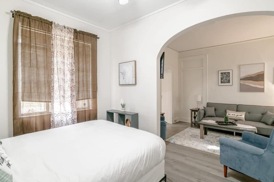 Charming Midtown Apt - Hannon Hideaway Unit B Apartment in Mobile