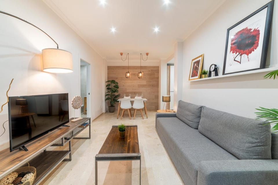 Property building, TV and multimedia, Living room, Seating area