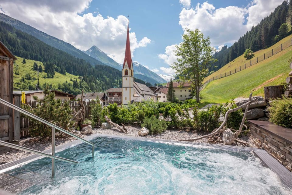 Hot Tub, Swimming pool, Swimming pool