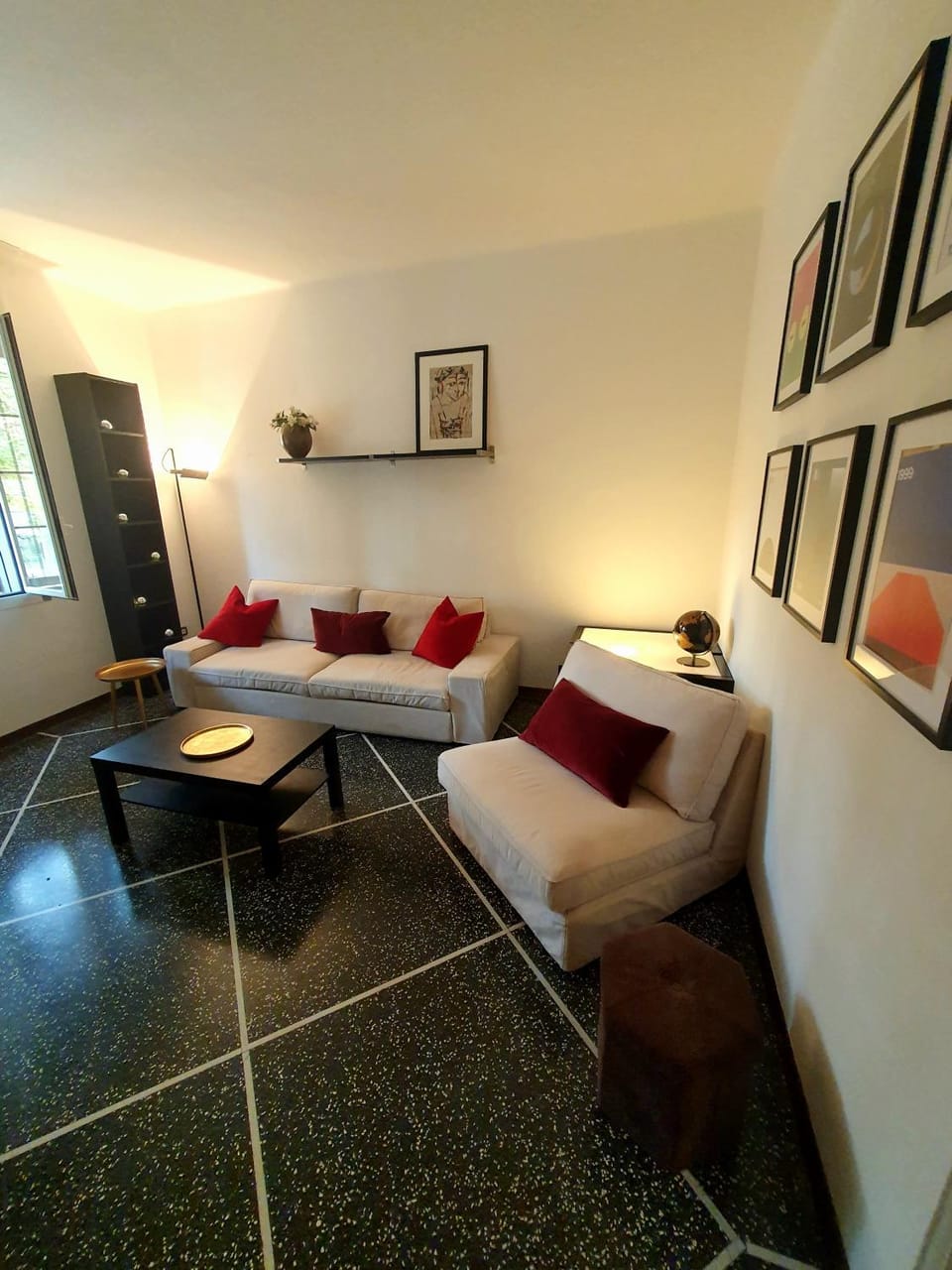 Living room, Seating area