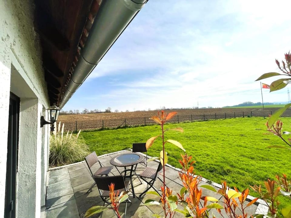 Property building, Off site, Day, Natural landscape, Garden, Balcony/Terrace, Garden view