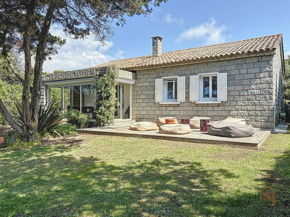 Property building, Patio, Garden