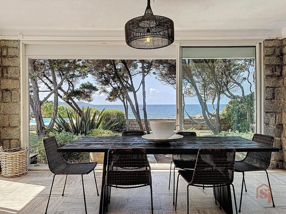 Patio, Dining area