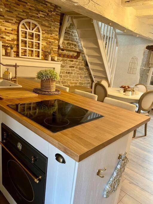 Kitchen or kitchenette, stove
