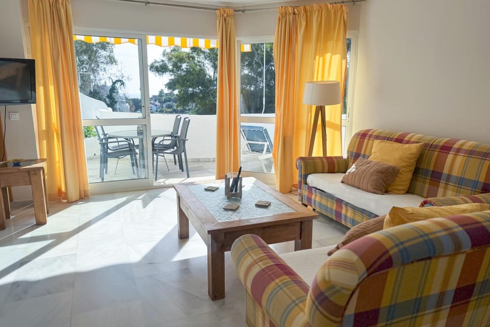 Pinos: Serene 2BD w/pool, views & walk to beach Apartment in Sitio de Calahonda